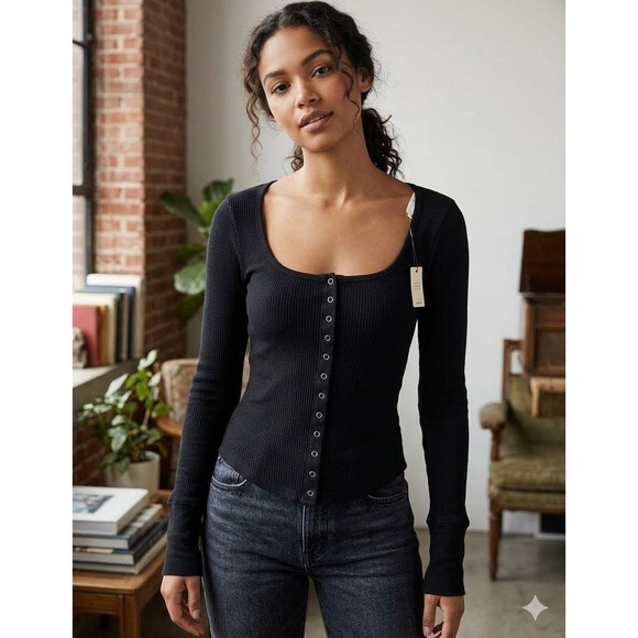 Altar'd State Tops - Altar'd State Black Waffle Knit New w Tags Retail $58 Snap Scoop Neck shirt Boho